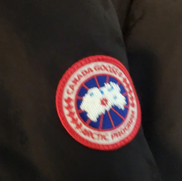 Canada Goose Black Puffer Jacket Durable Water-Resistant